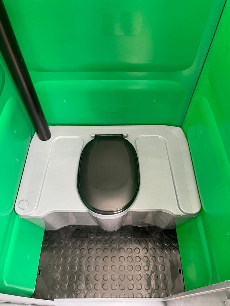 Binnenkant mobiel toilet groen