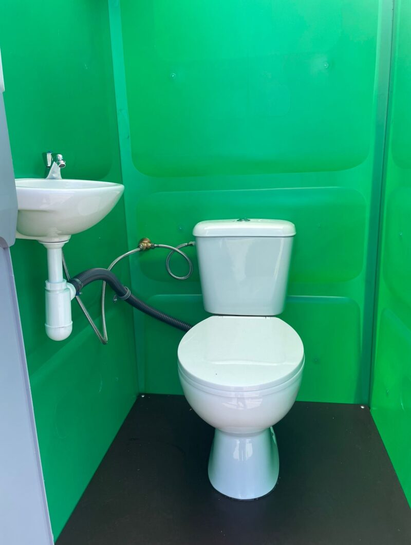 Mobiele sanitaire toilet unit groen