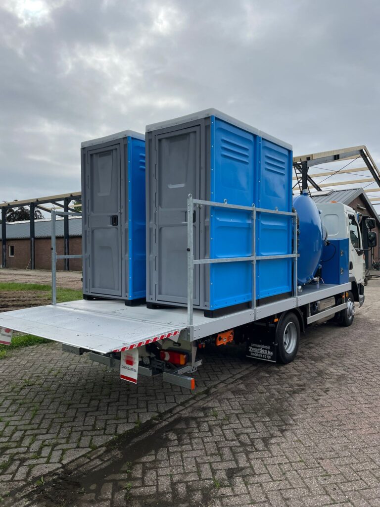 Toiletservice unit met mobiele toiletten