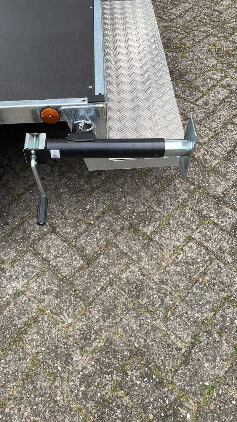 Aanhnager stabilisatiepoot ingeklapt