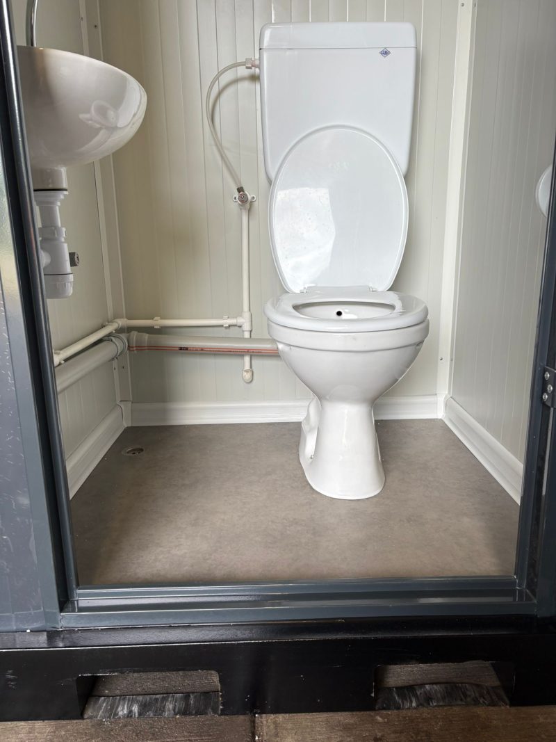 Binnenzijde toilet unit luxe