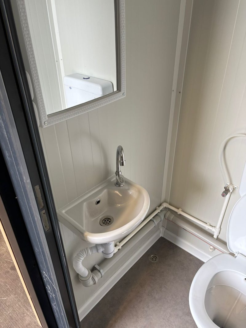 Binnenzijde toilet unit luxe