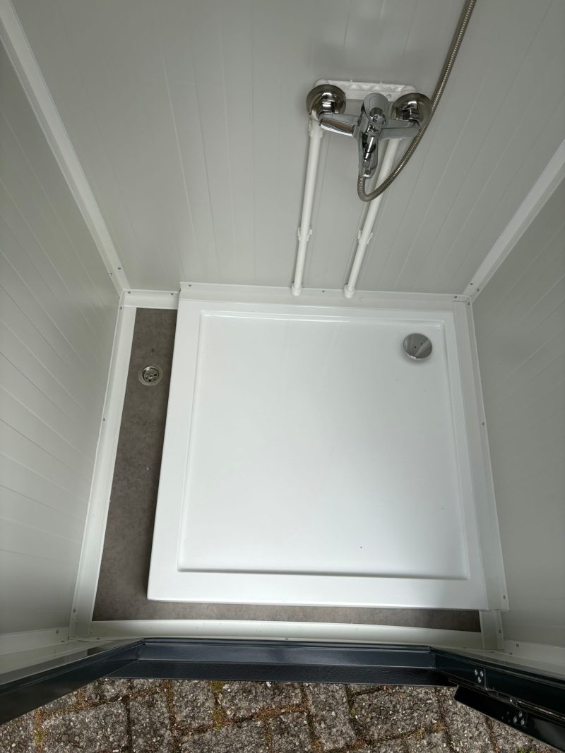 Douchebak in douche unit