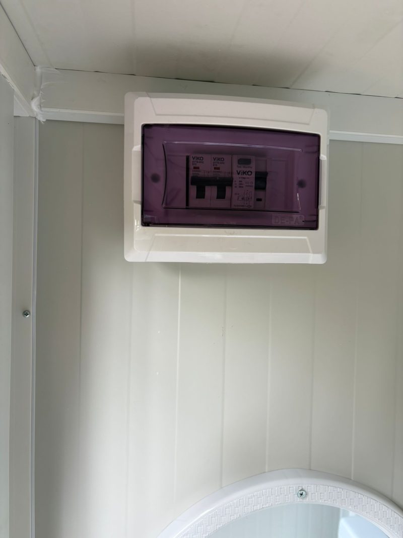 Toilet unit campingwood groepenkast