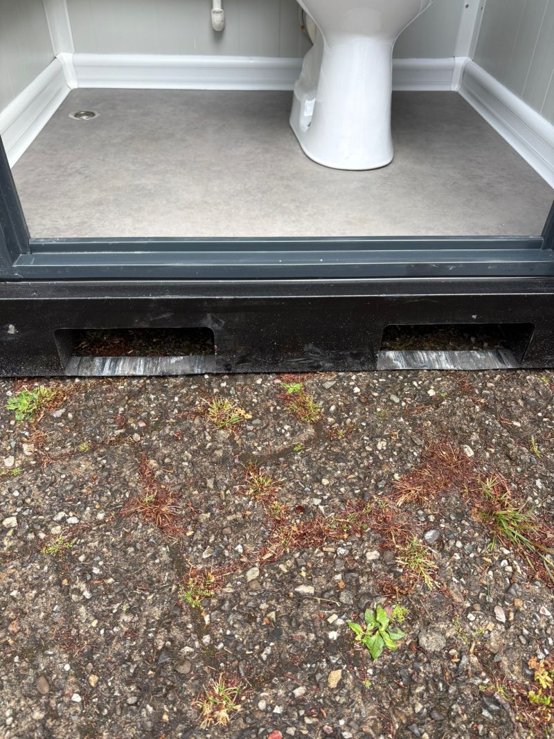 Toilet unit campingwood heftruck sleuven