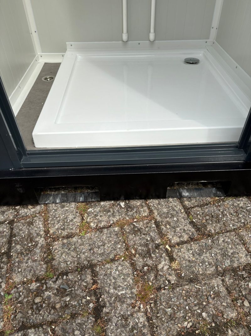 Douchebak douche unit