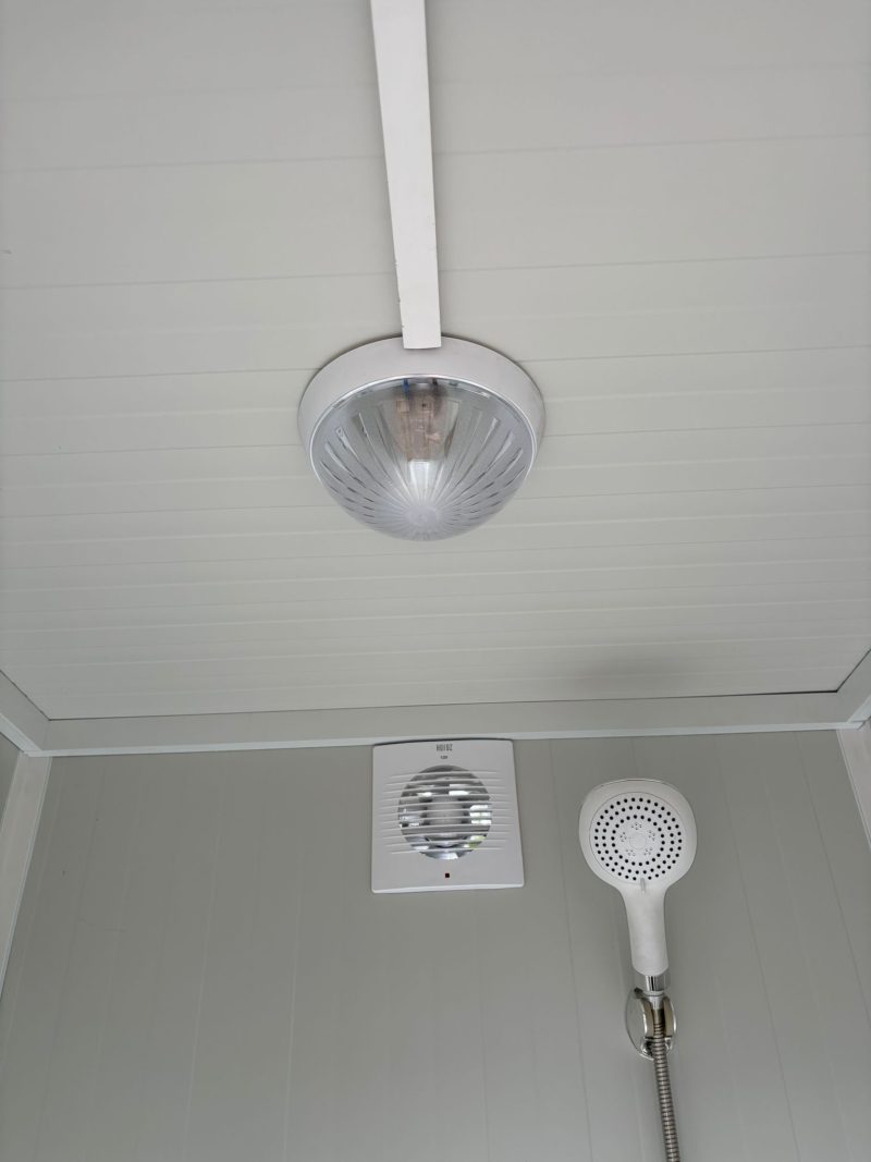 Verlichting in douche unit