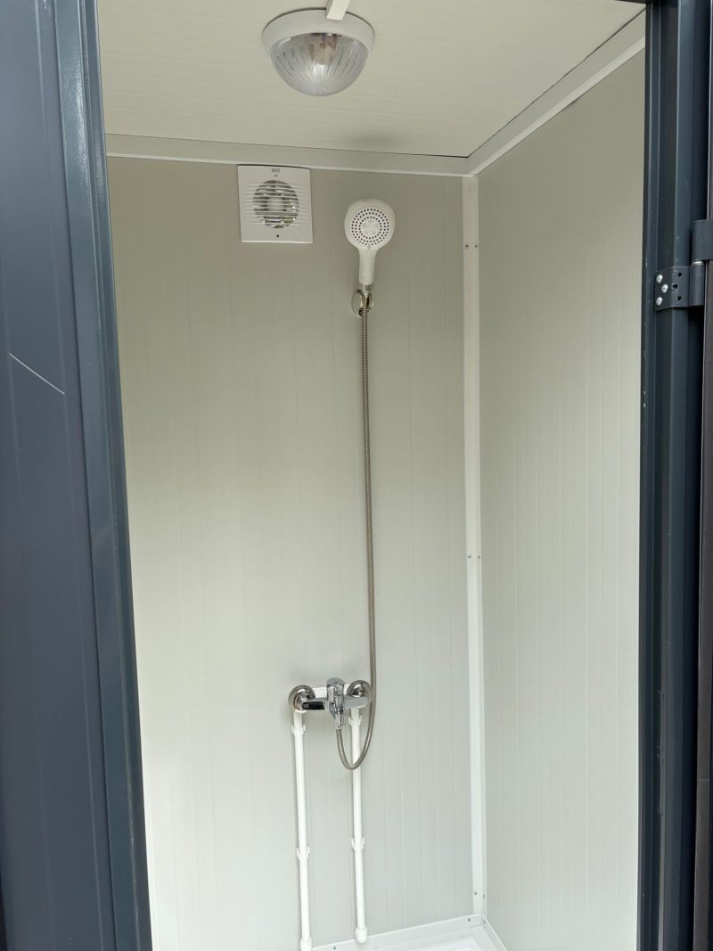 Douchekop in douche unit