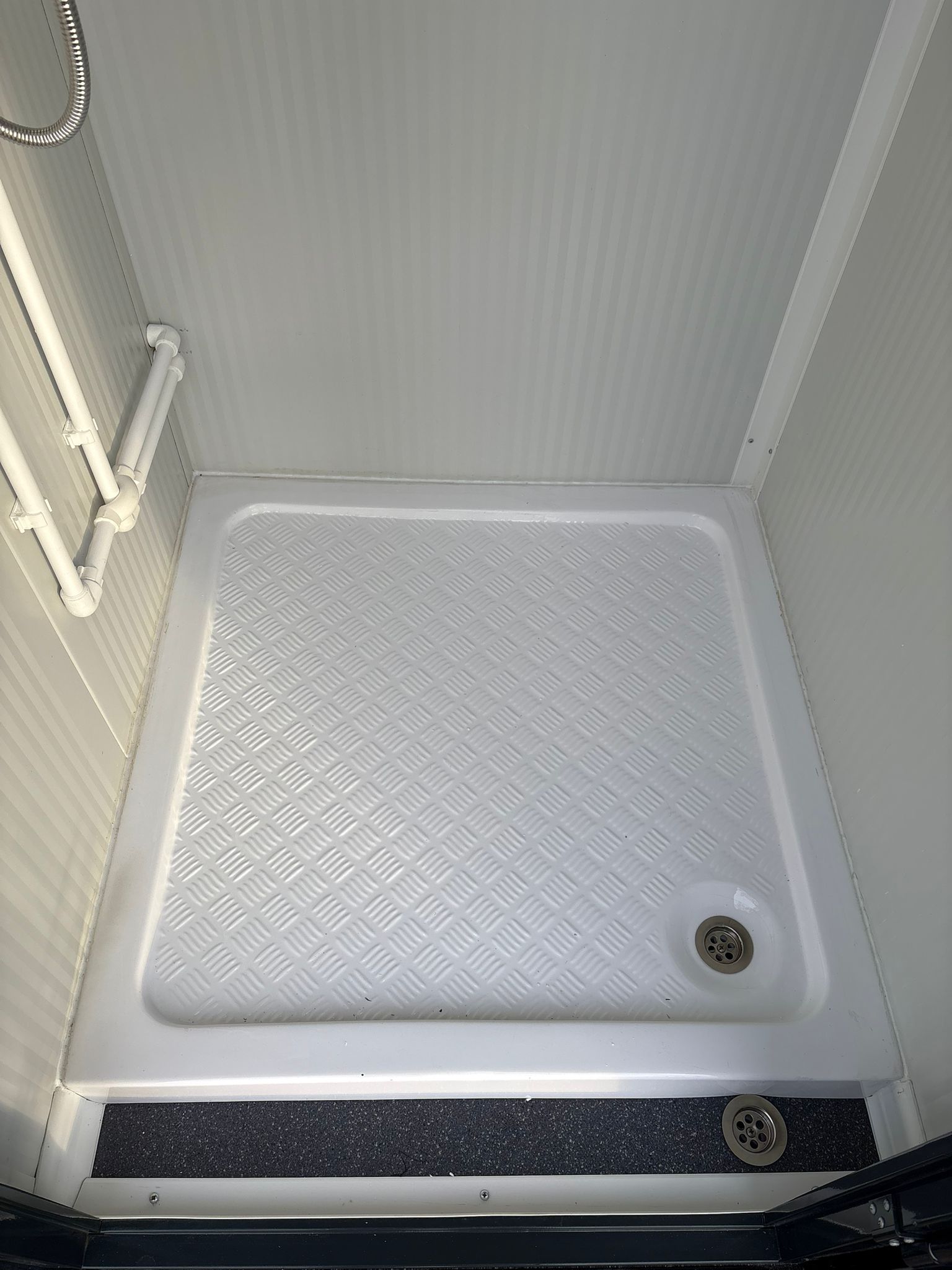 Douchebak toilet en douche unit Douchebak toilet + douche unit