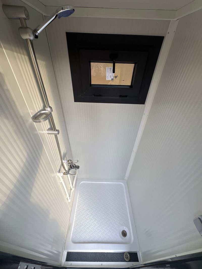 Doucheruimte toilet en douche unit