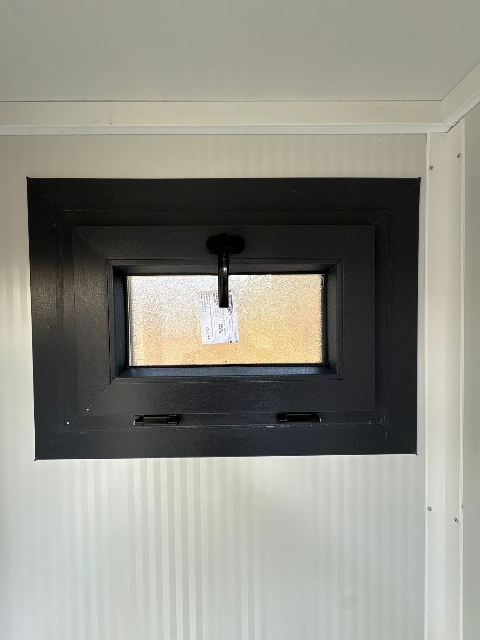 Draaikiepraam dicht toilet en douche unit doucheruimte Draaikiepraam toilet + douche unit