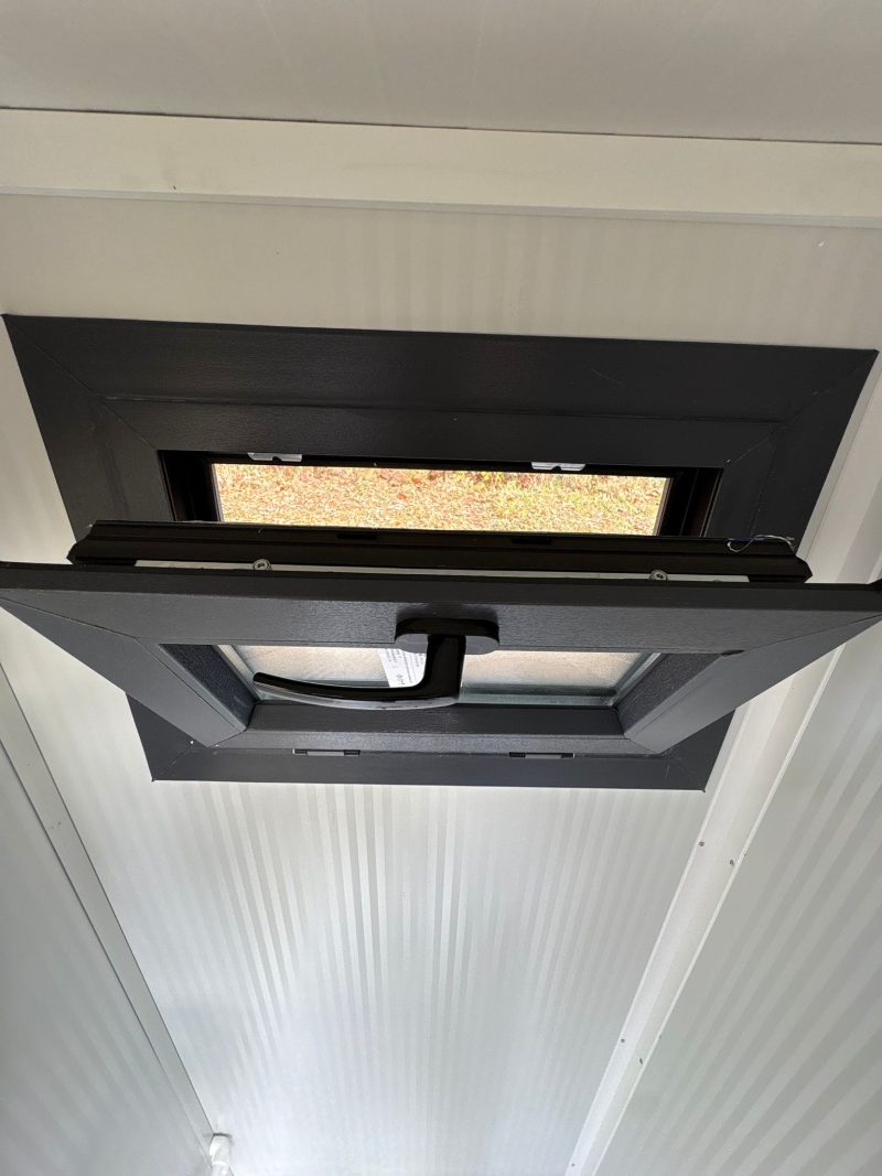 Draaikiepraam open doucheruimte toilet en douche unit