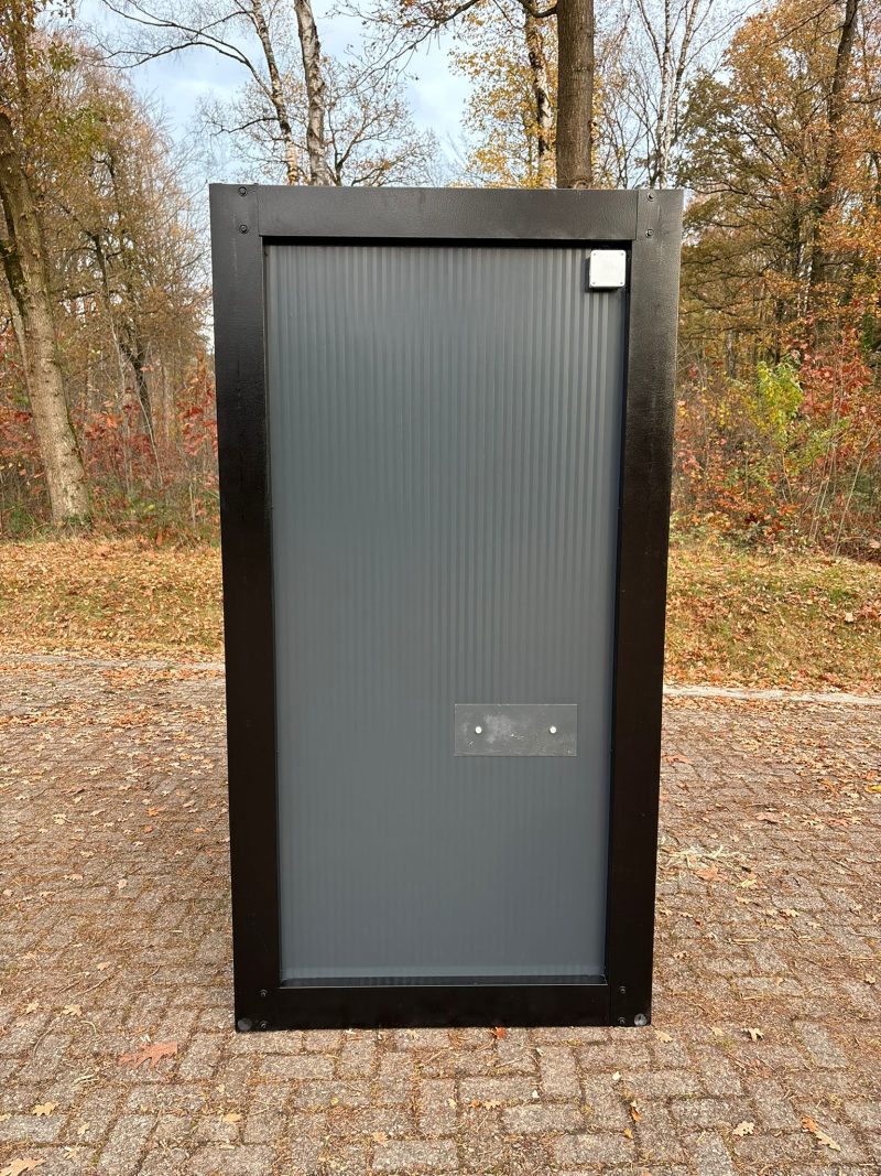 Lasdoos toilet en douche unit