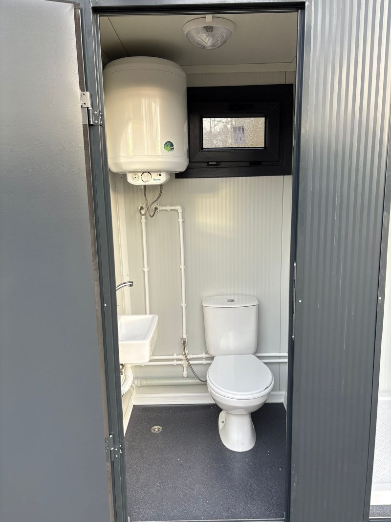 Linkerzijde toilet en douche unit