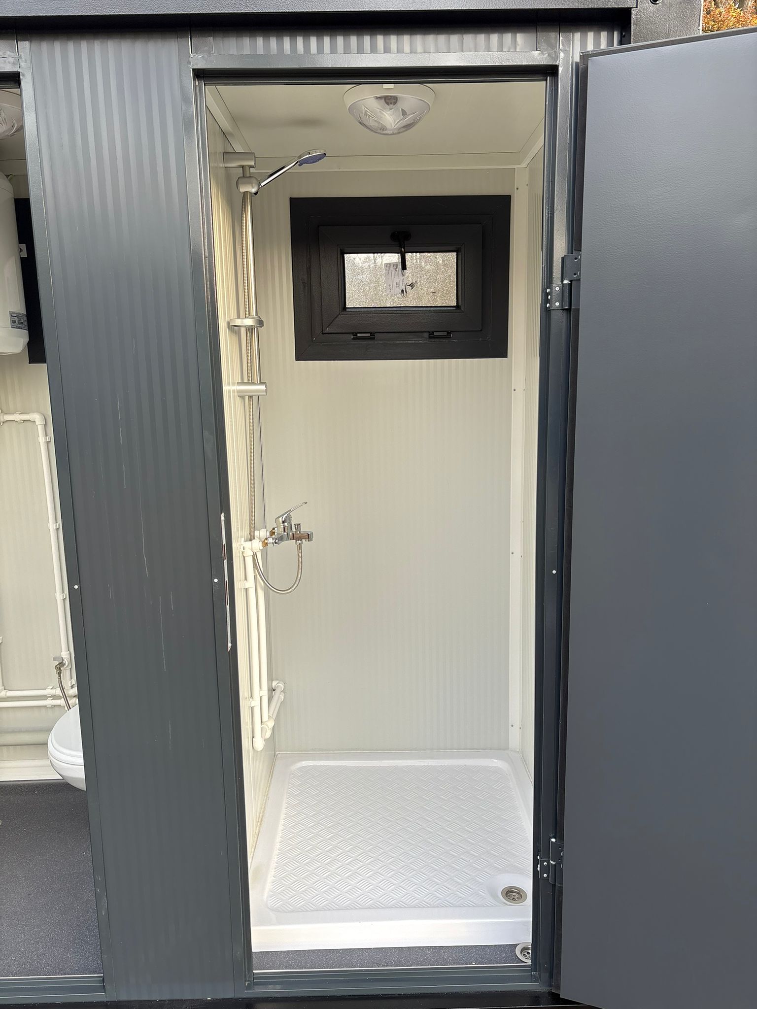 Rechterzijde toilet en douche unit Doucheruimte toilet + douche unit