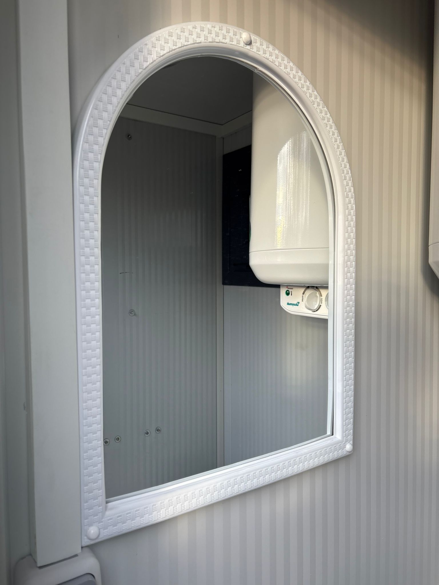 Spiegel toilet en douche unit Spiegel toilet + douche unit