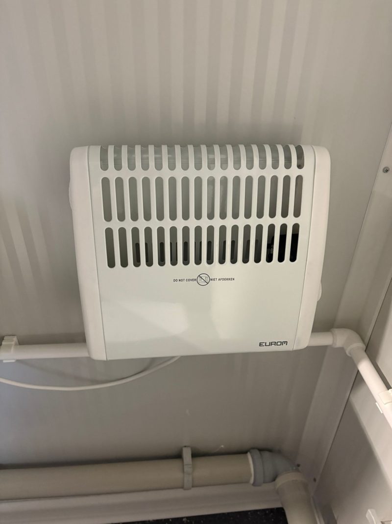 Verwarming toilet en douche unit