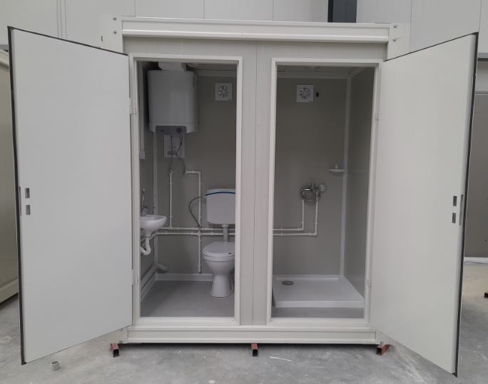 Dubbele toilet + douche unit privé sanitair