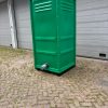 Buitenkant dixi toilet met een afvoer