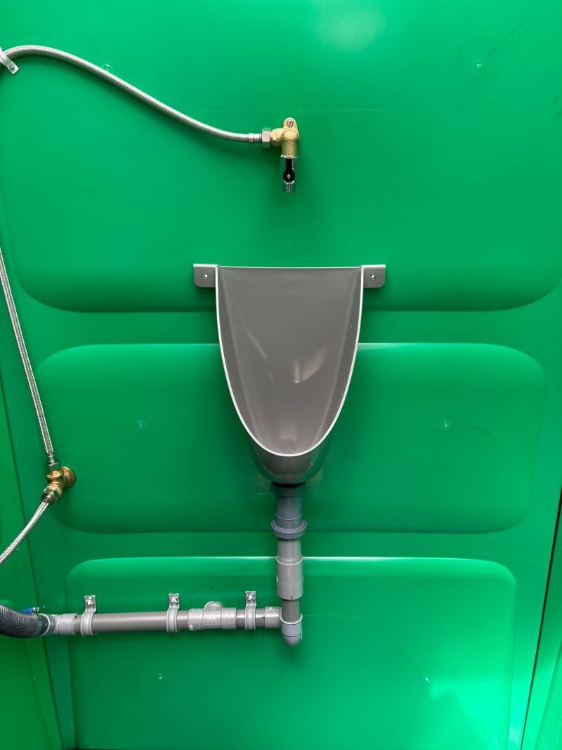 Urinoir unit inclusief leidingwerk