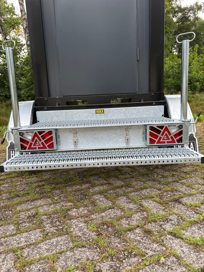 Trap van een single toiletwagen