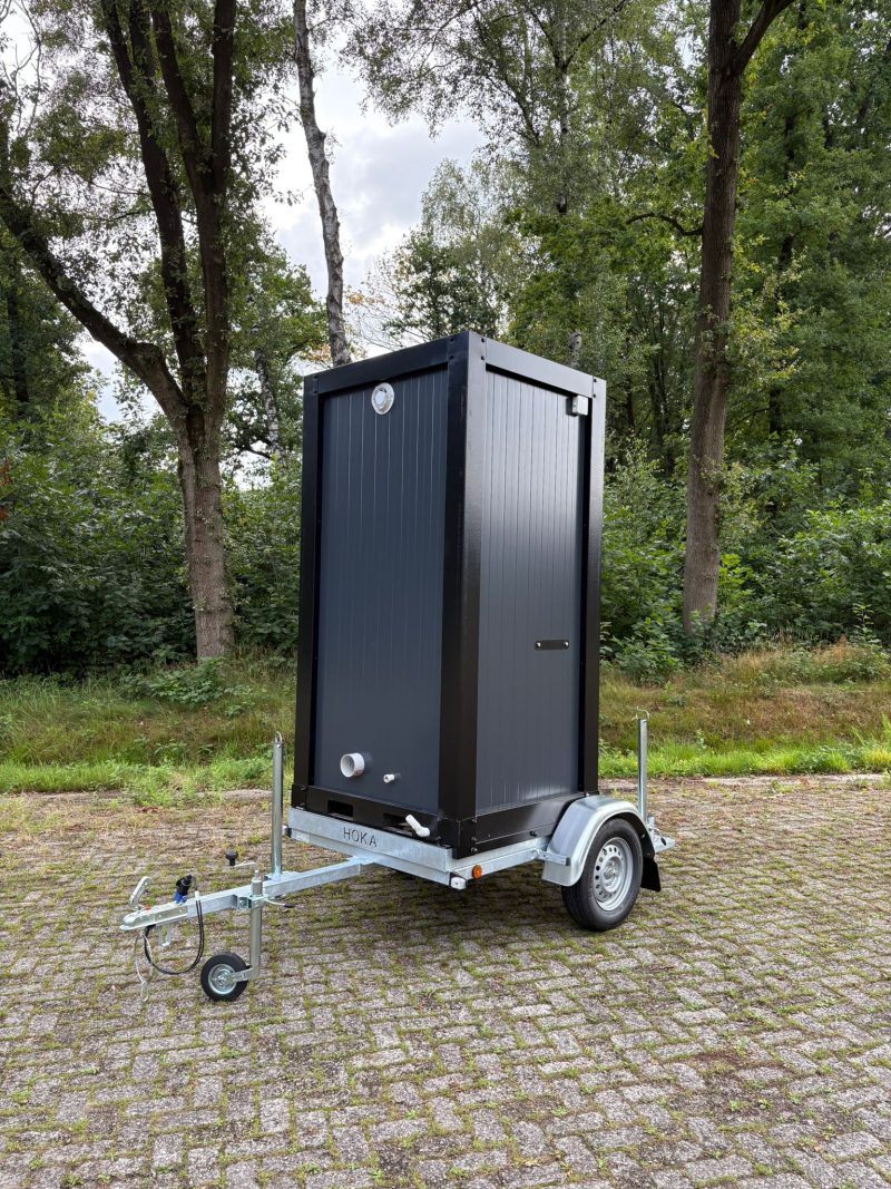 Toiletaanhanger met aansluitingen