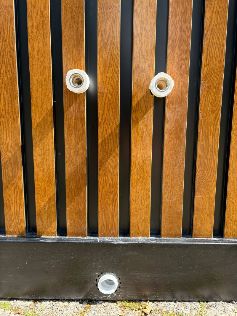 Aansluitingen achterzijde single badkamer unit 2