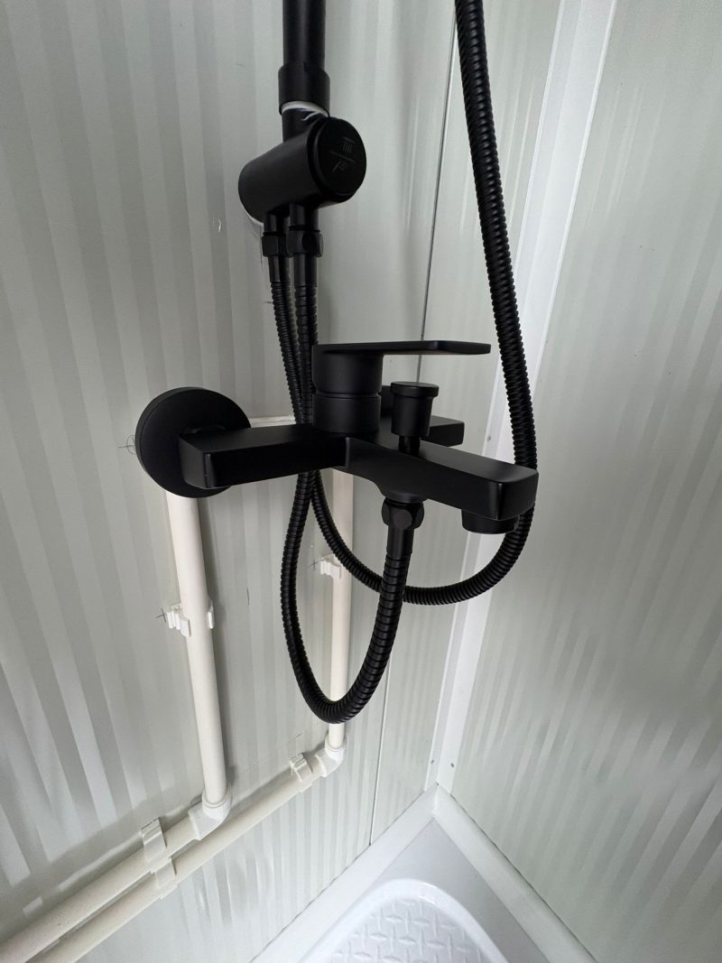 Badkamer met technische ruimte 14