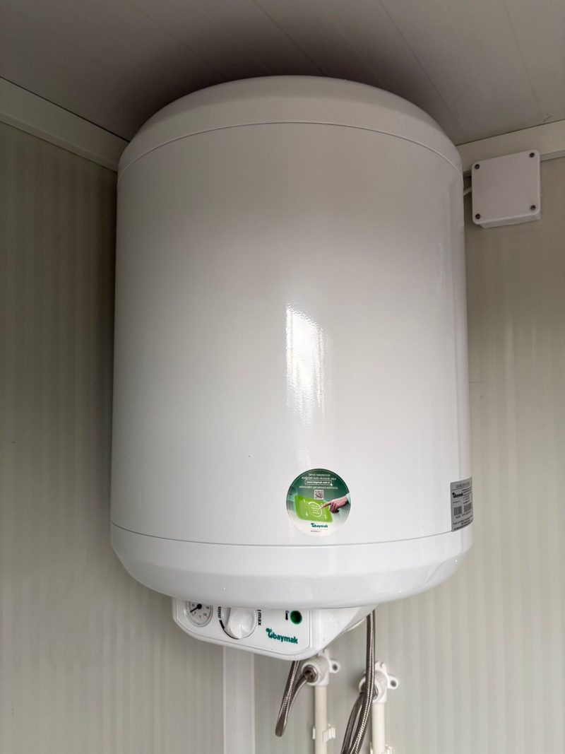 Badkamer met technische ruimte 18