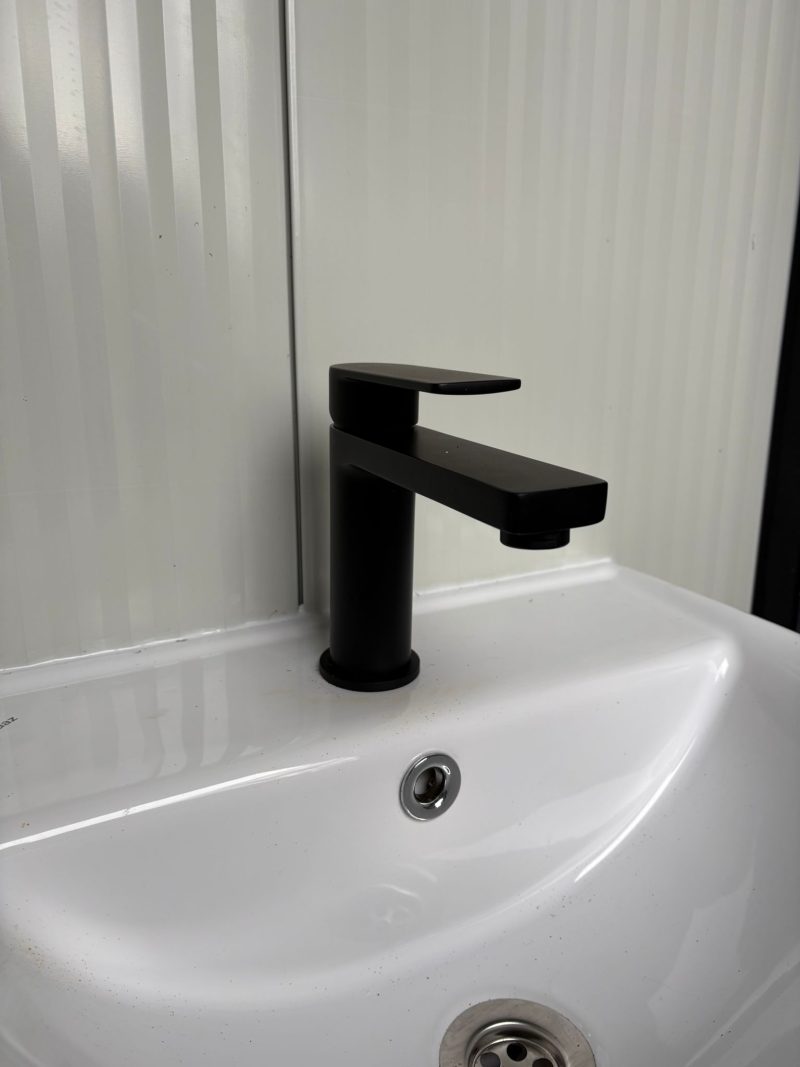 Badkamer met technische ruimte 19