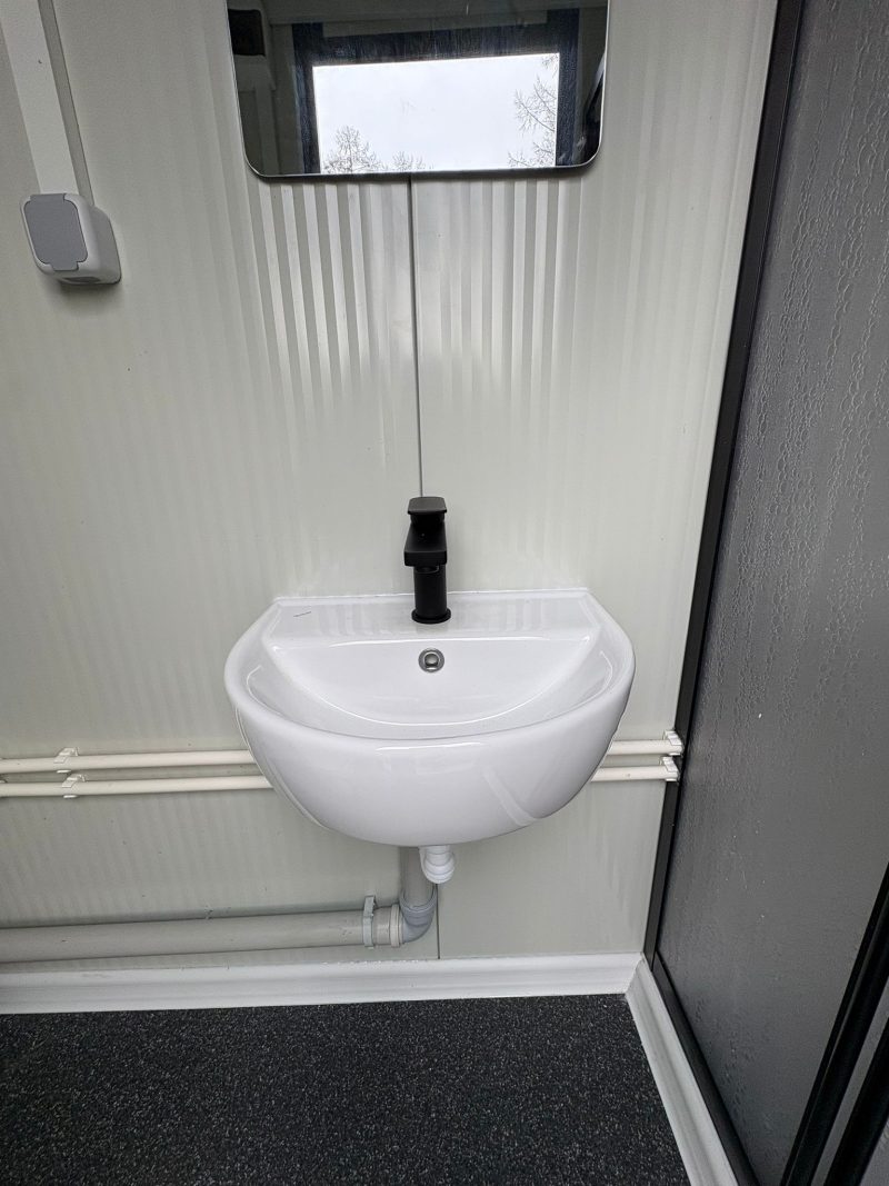 Badkamer met technische ruimte 20