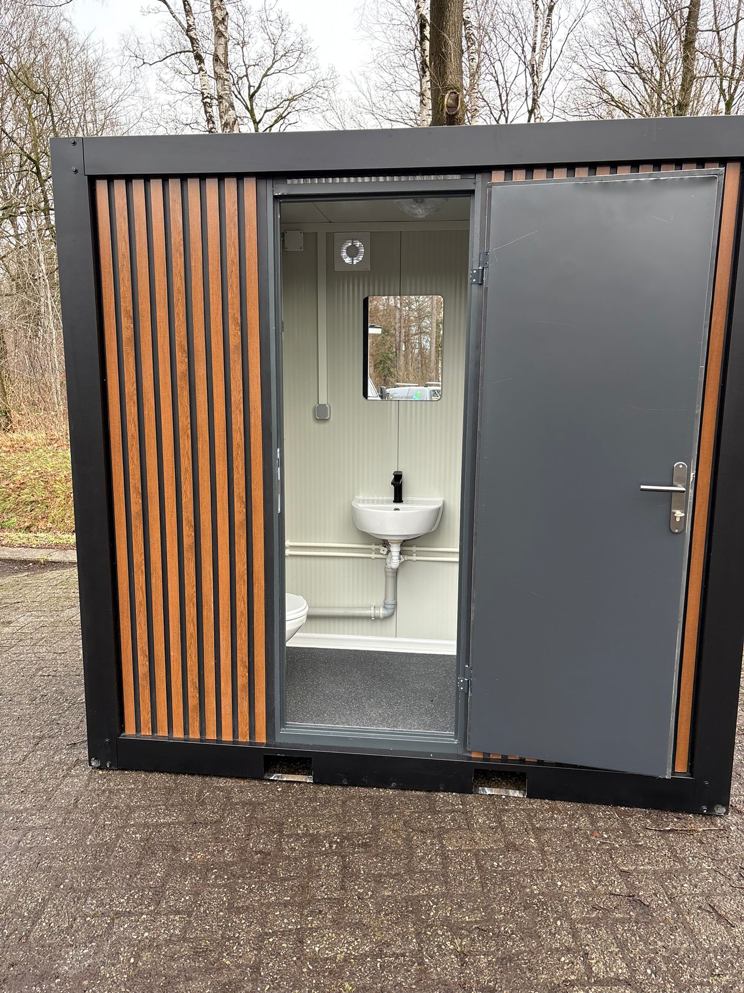 Badkamer met technische ruimte 26