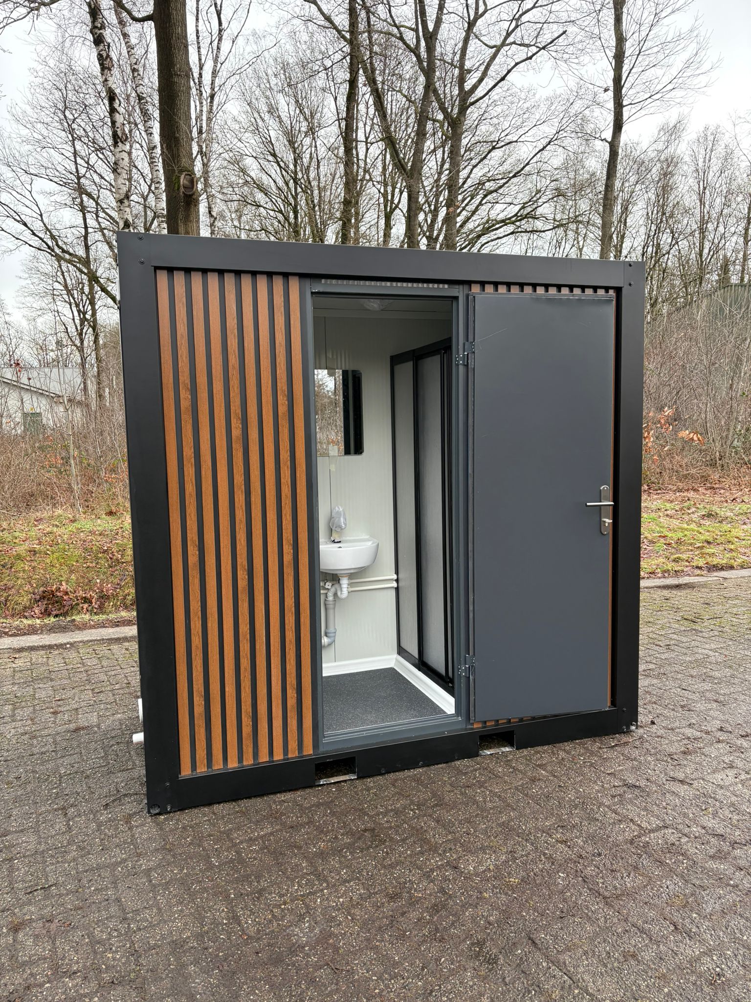 Badkamer met technische ruimte 37