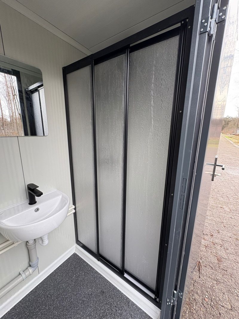 Badkamer met technische ruimte 6