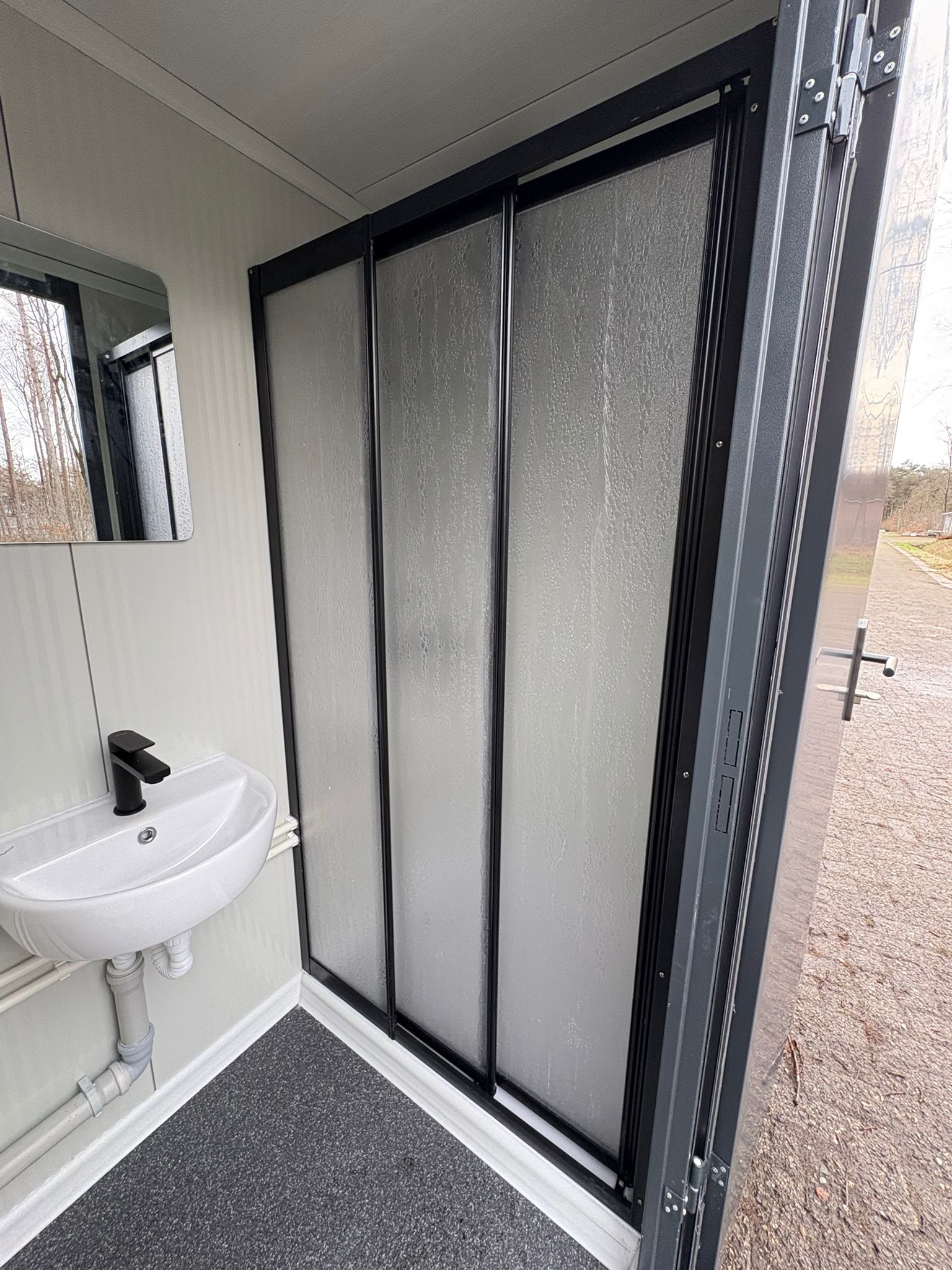 Badkamer met technische ruimte 6