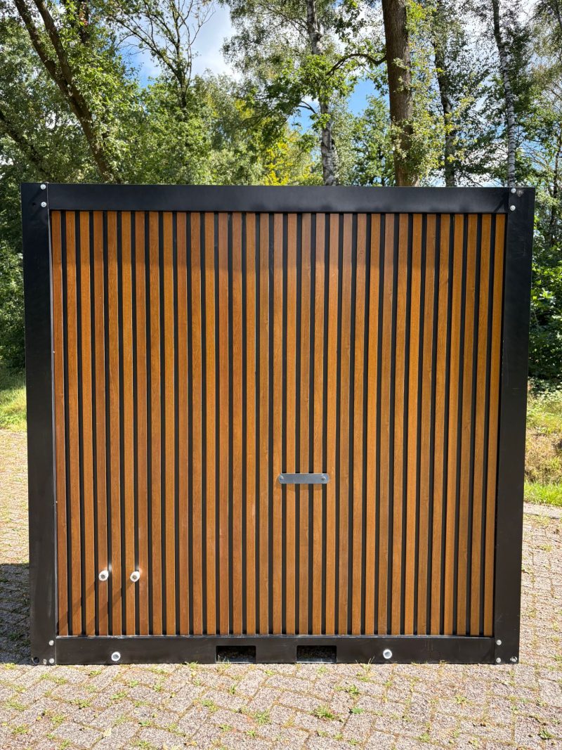 Buitenzijde achterzijde badkamer unit single