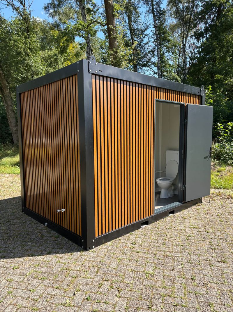 Buitenzijde badkamer unit