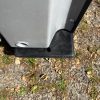 Poten van een toiletcabine