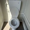 Toilet in een douche + toilet unit