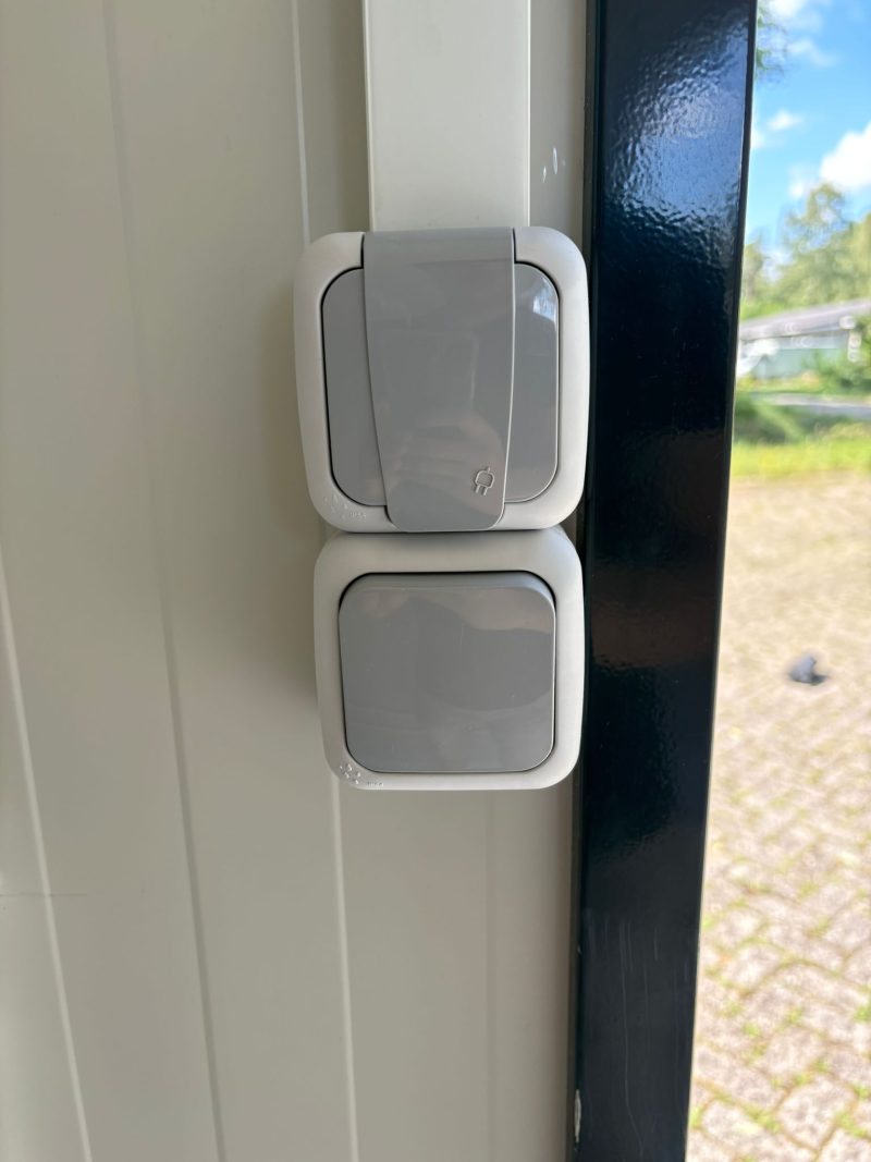 Wandcontactdoos en verlichting andere kant