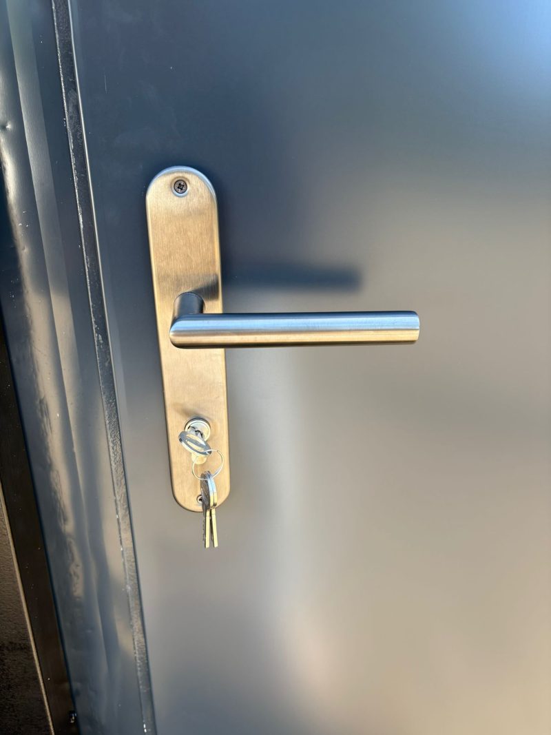 Deurhendel toilet unit