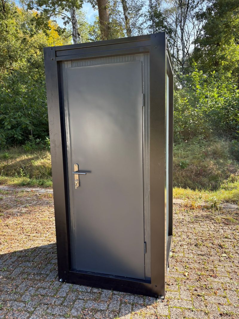 Voorzijde toilet unit