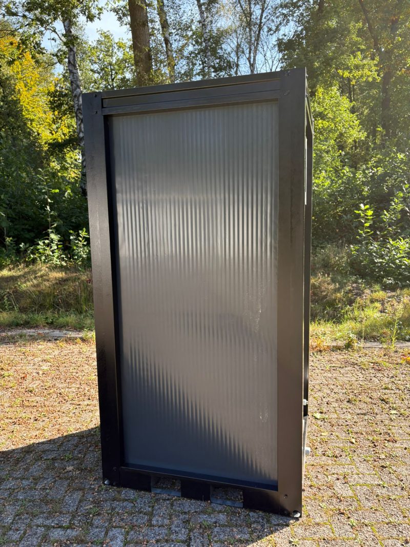 Buitenzijde toilet unit luxe met raam