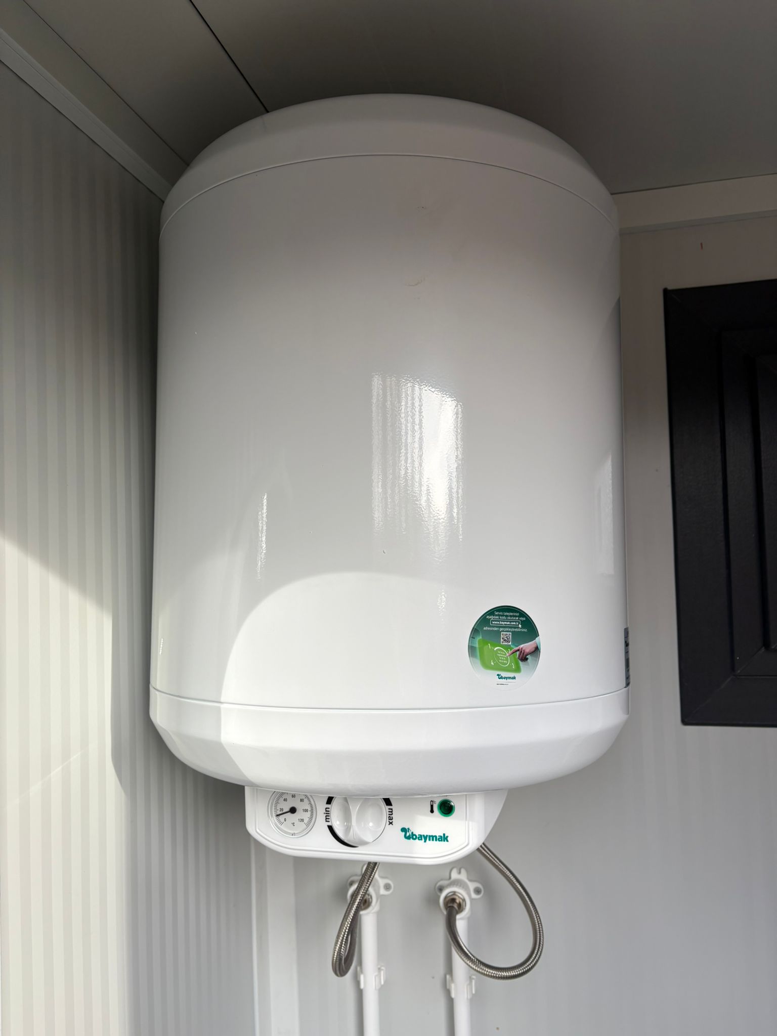 50L boiler Douche unit met omkleedruimte 50L boiler douche unit met omkleedruimte