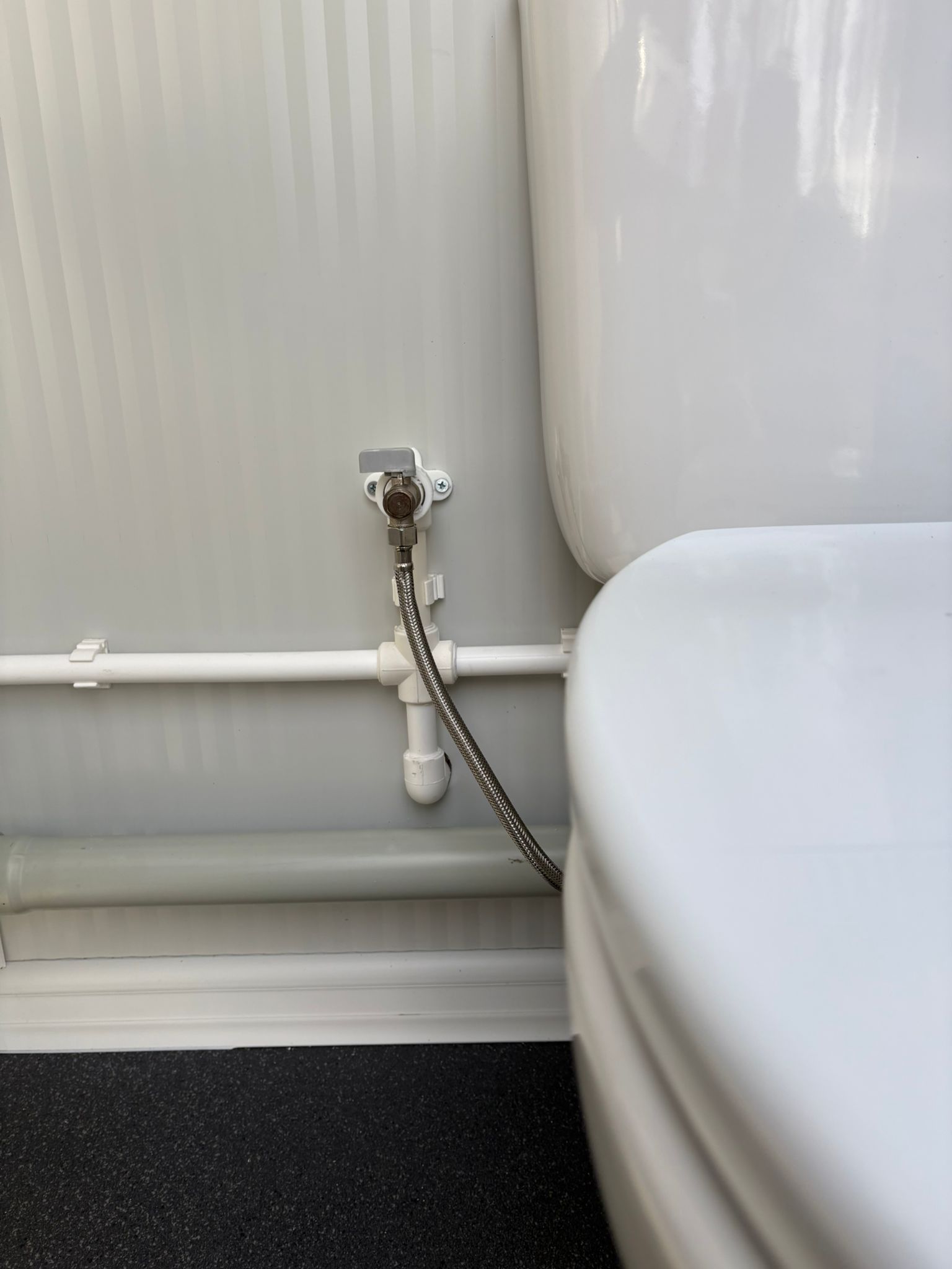 Aansluiting toilet toilet + urinoir unit Aansluiting toilet toilet + urinoir unit