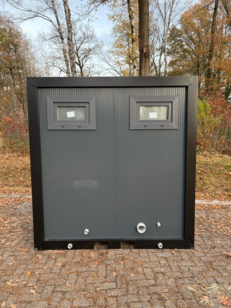 Aansluitingen achterzijde buitenzijde toilet + urinoir unit