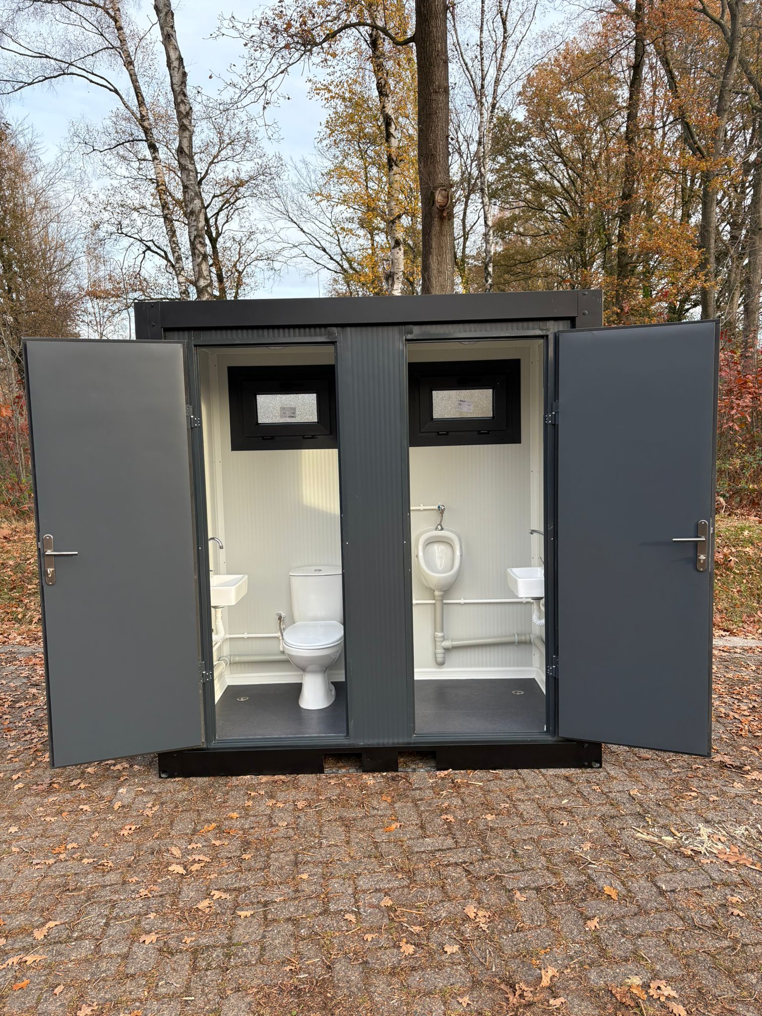 Buitenzijde 2 toilet + urinoir unit toilet + urinoir unit