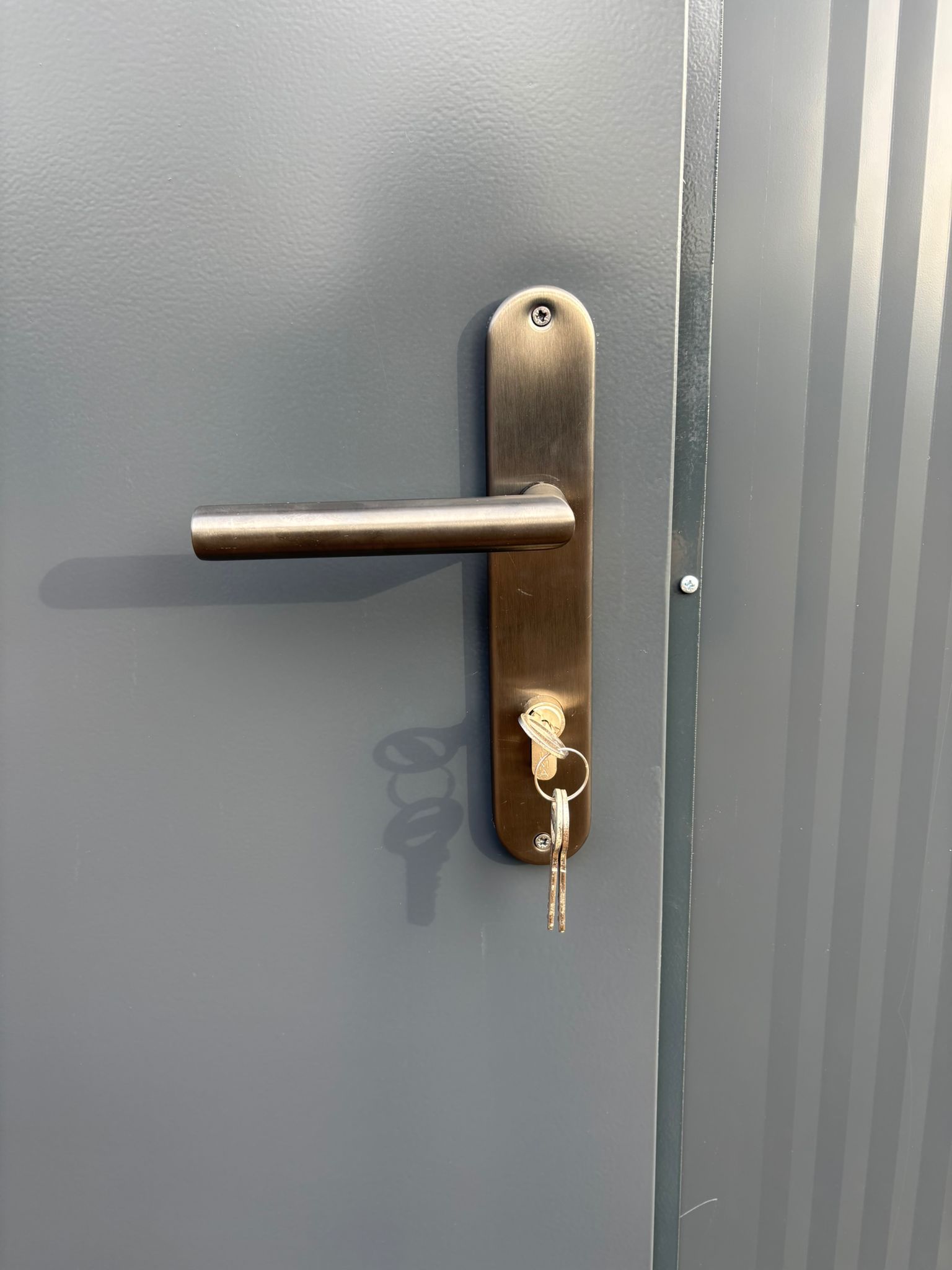 Deurklink douche unit met omkleedruimte Deurklink douche unit met omkleedruimte