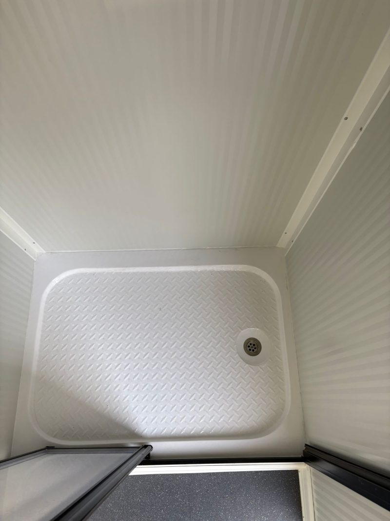 Douchebak douche unit met omkleedruimte