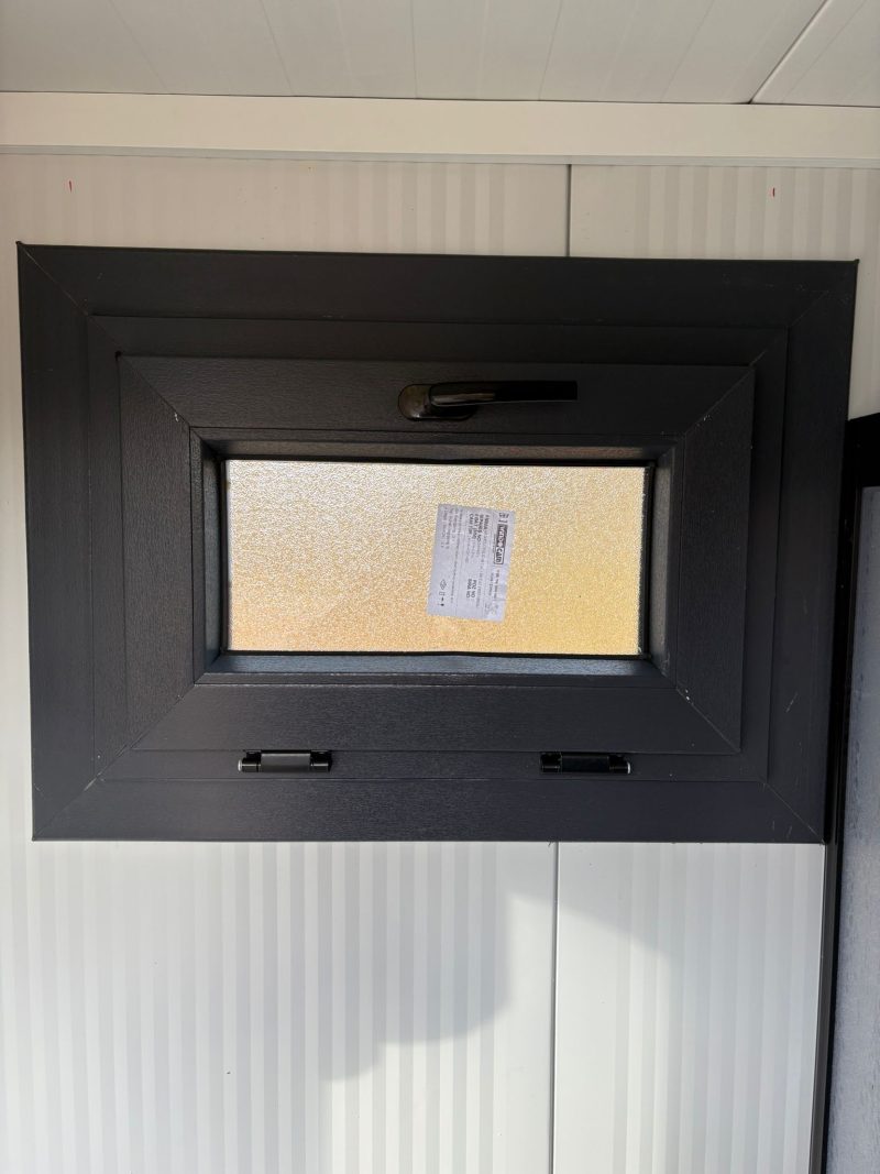 Draaikiepraam douche unit met omkleedruimte